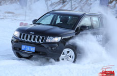 冰天雪地里的小戰士 吉普指南者冰雪試駕