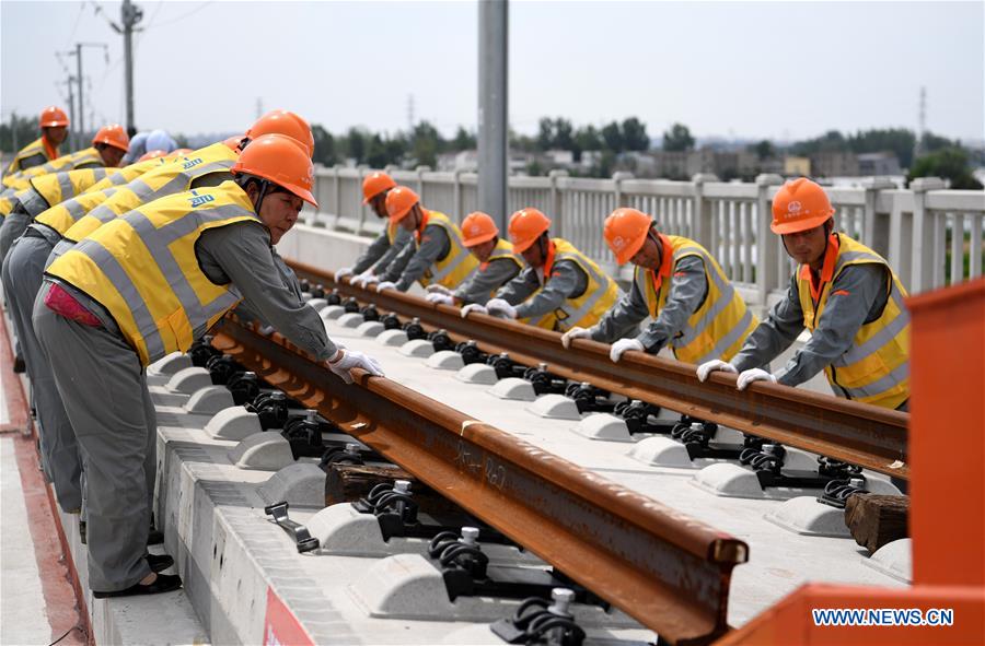 CHINA-ANHUI-ZHENGZHOU-FUYANG RAILWAY-TRACK LAYING (CN)