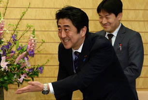 安倍,討來的達(dá)沃斯演講