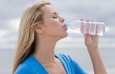 青光眼患者不宜多喝水