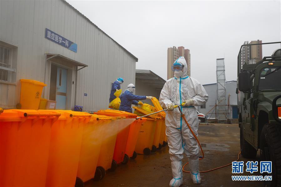 (一線抗疫群英譜·圖文互動(dòng))(1)二級(jí)軍士長(zhǎng)張鵬飛:“兵王”在此 有我無(wú)毒