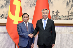 李希同越共中央政治局委員、中央書記處書記、中央檢查委員會主任陳錦繡舉行會談