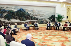 韓正會見中俄友好、和平與發展委員會第十四次全體會議與會代表