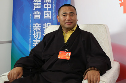全國政協委員東寶仲巴·呼圖克圖做客新華網、中國政府網兩會訪談