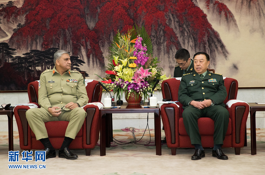 3月16日，中央軍委副主席范長龍會見來訪的巴基斯坦陸軍參謀長巴杰瓦。   新華社記者琚振華攝