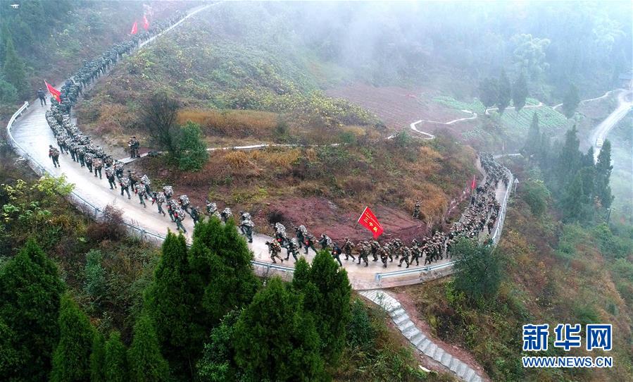 （新華全媒頭條·圖文互動(dòng)）（13）備戰(zhàn)踏上新起點(diǎn)，練兵展現(xiàn)新氣象——2018中國(guó)軍隊(duì)新年開(kāi)訓(xùn)全景大掃描