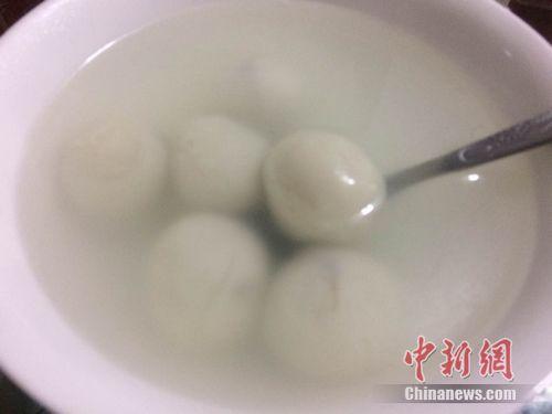 資料圖：湯圓煮制后，表面比元宵光滑，湯水相對清澈。 <a target='_blank'  ><p  align=