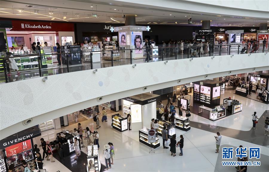 （新華全媒頭條·潮起海之南·圖文互動）（11）春潮拍岸千帆進——海南特區改革開放30年紀實