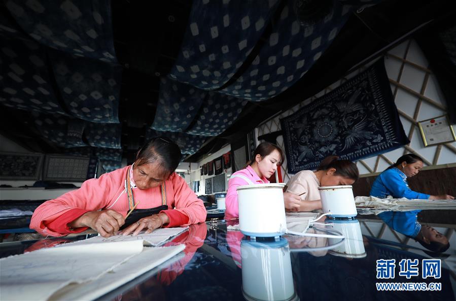（社會）（4）貴州丹寨：“指尖經濟”繪制脫貧藍圖