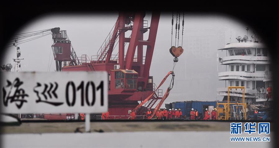 (重慶公交車墜江事故·后續(xù))(5)重慶萬(wàn)州墜江公交車按計(jì)劃今晚將被打撈出水