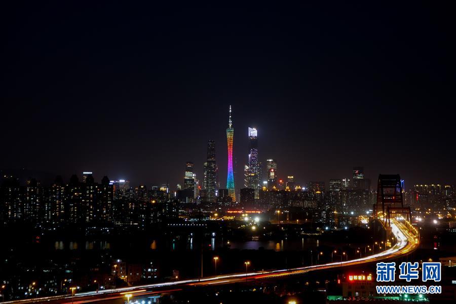 （在習(xí)近平新時(shí)代中國特色社會主義思想指引下·慶祝改革開放40周年·開放發(fā)展）（新華全媒頭條·圖文互動(dòng)）（1）開放中國：大門越開越大 道路越走越寬