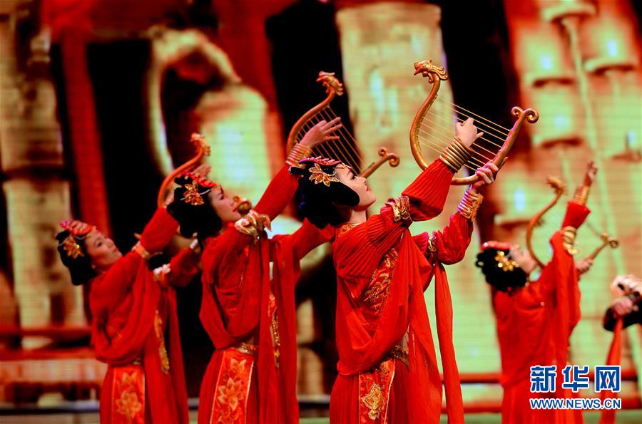 （在習(xí)近平新時(shí)代中國特色社會主義思想指引下·慶祝改革開放40周年·開放發(fā)展）（新華全媒頭條·圖文互動(dòng)）（8）開放中國：大門越開越大 道路越走越寬