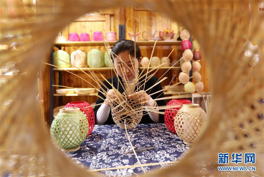 (在習(xí)近平新時代中國特色社會主義思想指引下·慶祝改革開放40周年)(新華全媒頭條·圖文互動)(3)在改革開放大潮中砥礪奮進(jìn)——新時代踐行新發(fā)展理念紀(jì)行