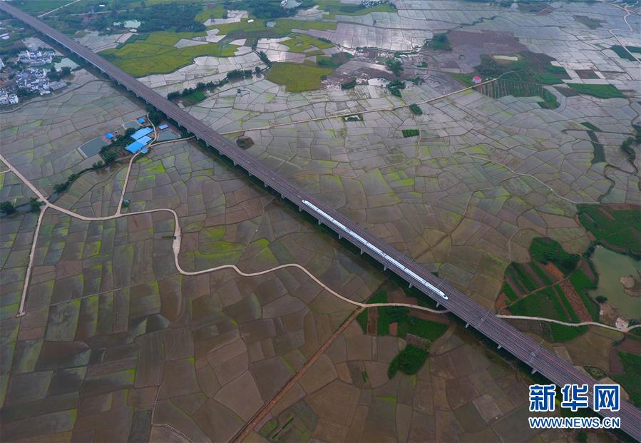 （輝煌60年·壯美新廣西·圖文互動）（5）攜手描繪八桂大地上的美麗畫卷——寫在廣西壯族自治區成立60周年之際