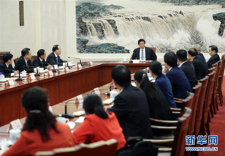 （時政）栗戰書出席部分全國人大代表座談會