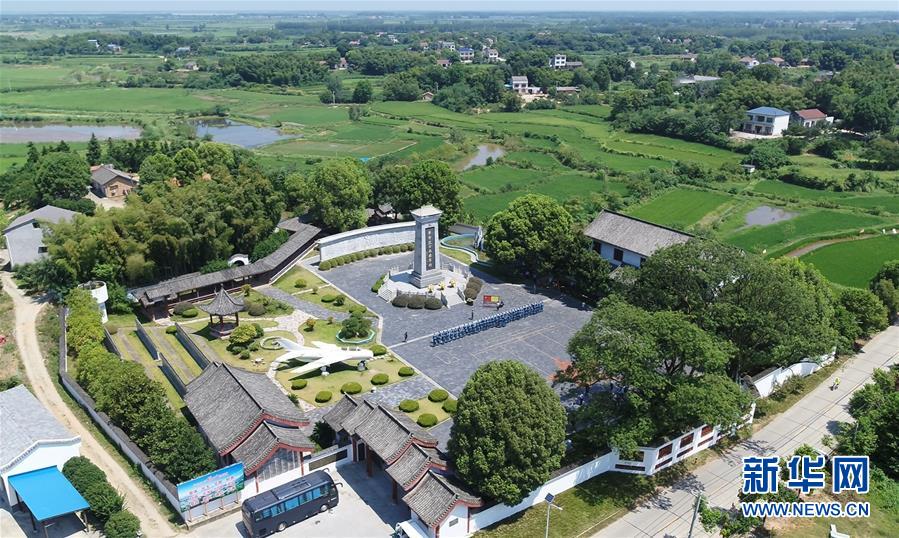 （壯麗70年·奮斗新時代——記者再走長征路·圖文互動）（1）“紅軍樹”下憶初心、守初心