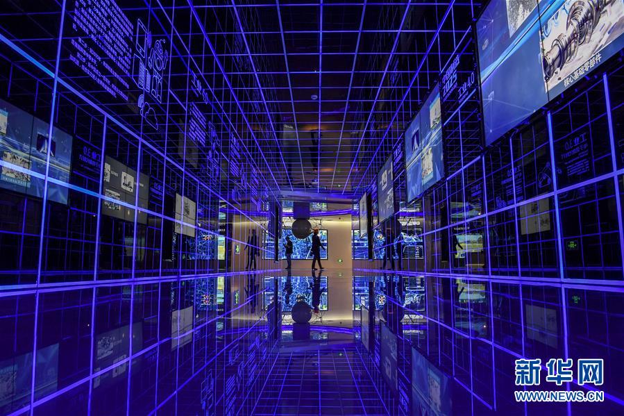 （壯麗70年·奮斗新時代——共和國發展成就巡禮·圖文互動）（6）旭日映天山　邊疆展新顏——新中國成立70年新疆改革發展巡禮