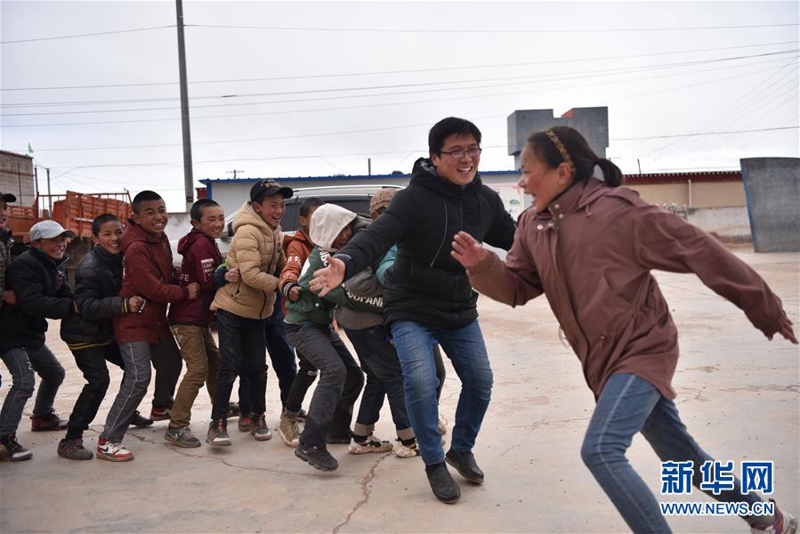 （不忘初心、牢記使命·圖文互動）（7）青春之花綻放五千米云端——記扎根海拔最高縣小學教師夫妻杜安東、曹曉花