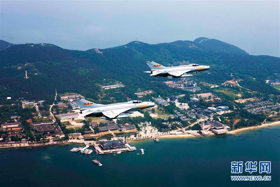 （新華全媒頭條·人民空軍70年·圖文互動）（11）陽光照耀奮飛的航程——黨中央、中央軍委和習主席關心人民空軍建設發展紀實