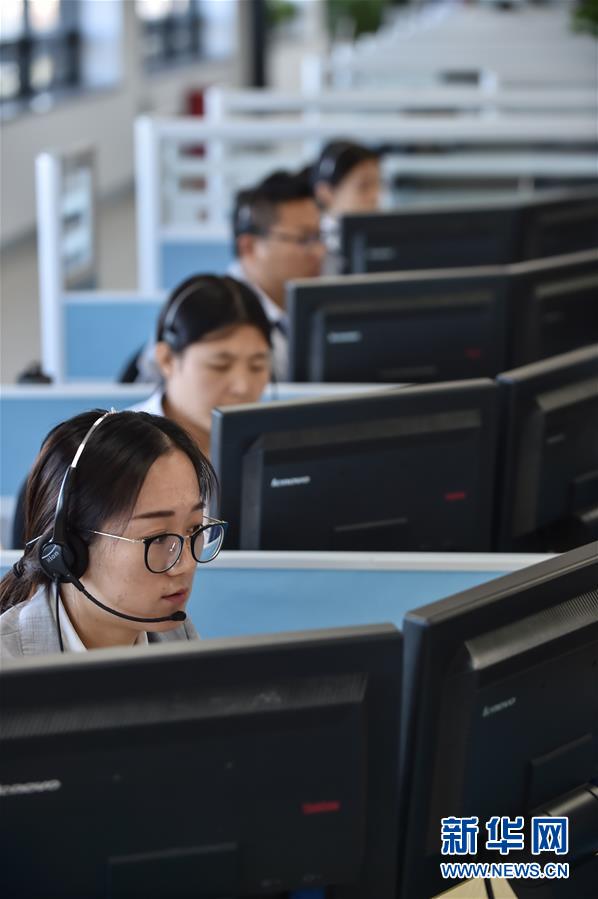 (新華全媒頭條·四中全會(huì)精神在基層·圖文互動(dòng))(3)一根小熱線撬動(dòng)城市基層治理大變革——北京“接訴即辦”聽(tīng)民意解民憂調(diào)查