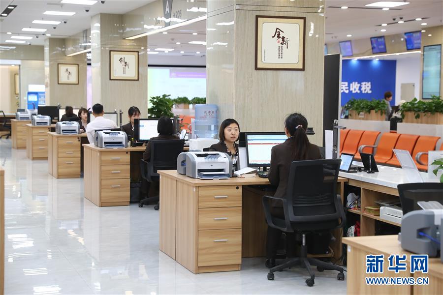 (四中全會精神在基層·圖文互動)(3)千億資本為何在這里匯聚?——遼寧沈撫新區優化營商環境見聞