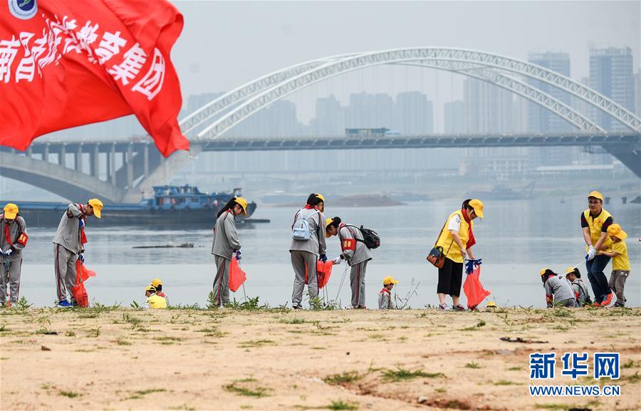 （在習近平新時代中國特色社會主義思想指引下——新時代新作為新篇章·總書記關切高質量發(fā)展·圖文互動）（1）在藍天白云下——污染防治攻堅戰(zhàn)持續(xù)推進