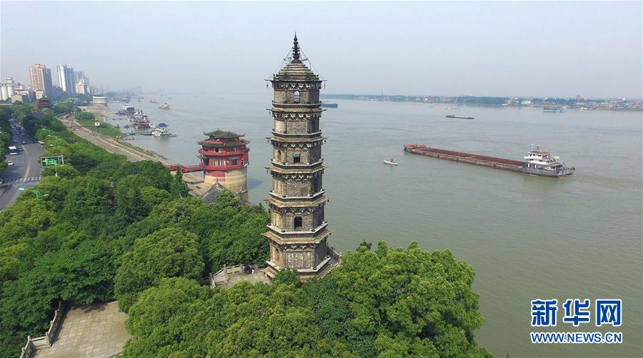 （在習近平新時代中國特色社會主義思想指引下——新時代新作為新篇章·總書記關切高質量發(fā)展·圖文互動）（3）在藍天白云下——污染防治攻堅戰(zhàn)持續(xù)推進
