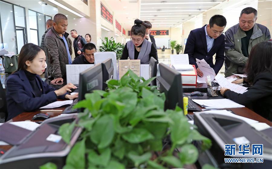 (新華全媒頭條·兩會(huì)特別報(bào)道·圖文互動(dòng))(4)抓住新機(jī)遇 贏得新優(yōu)勢——從全國兩會(huì)看奮進(jìn)中國的發(fā)展動(dòng)力