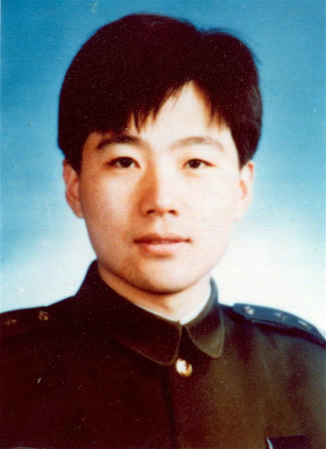 （為了民族復興·英雄烈士譜·圖文互動）民警袁時光：手捂傷口追趕歹徒壯烈殉職