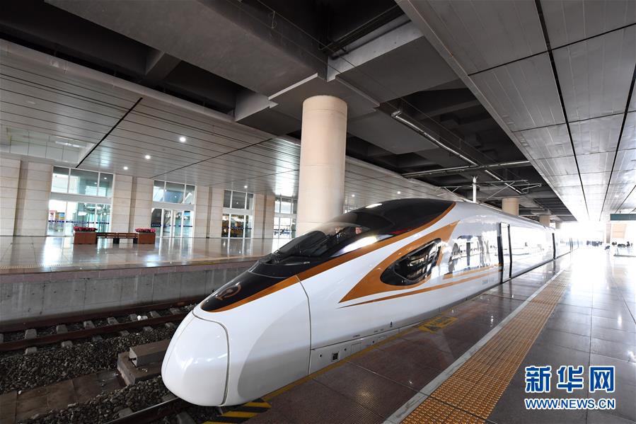 (新華全媒頭條·圖文互動)(3)草原高鐵乘風來 北疆唱響新“贊歌”