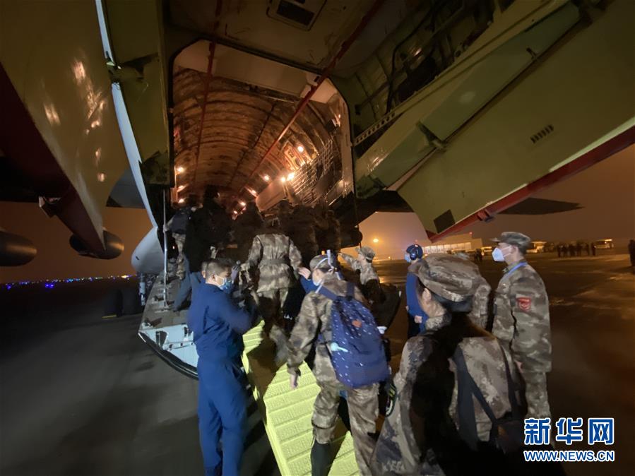 (新型肺炎疫情防控)(3)陸軍軍醫(yī)大學醫(yī)療隊連夜馳援武漢
