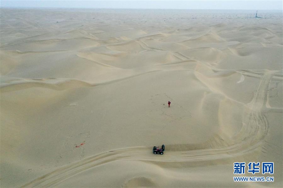 （新春走基層·圖文互動）（1）大漠中，一頂帳篷守歲五年