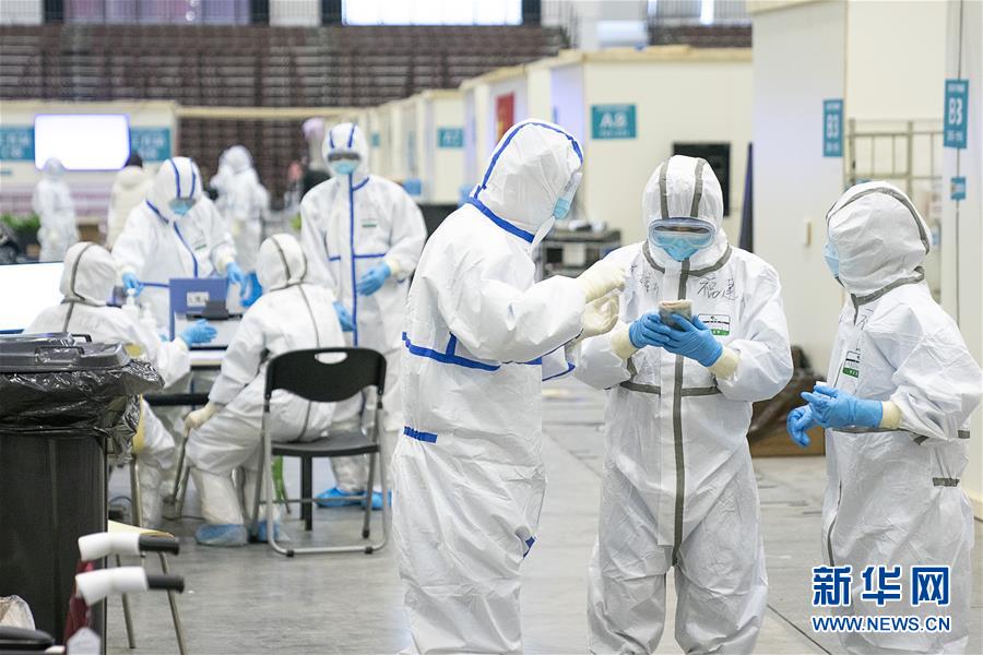 （新華全媒頭條·圖文互動）（2）火線上的中流砥柱——獻給奮戰在抗疫一線的醫務工作者