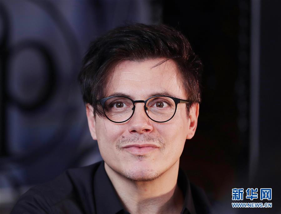（國際·圖文互動）（6）通訊：手牽手，我們共同驅散陰霾——法國音樂人創作抗疫歌曲背后的故事