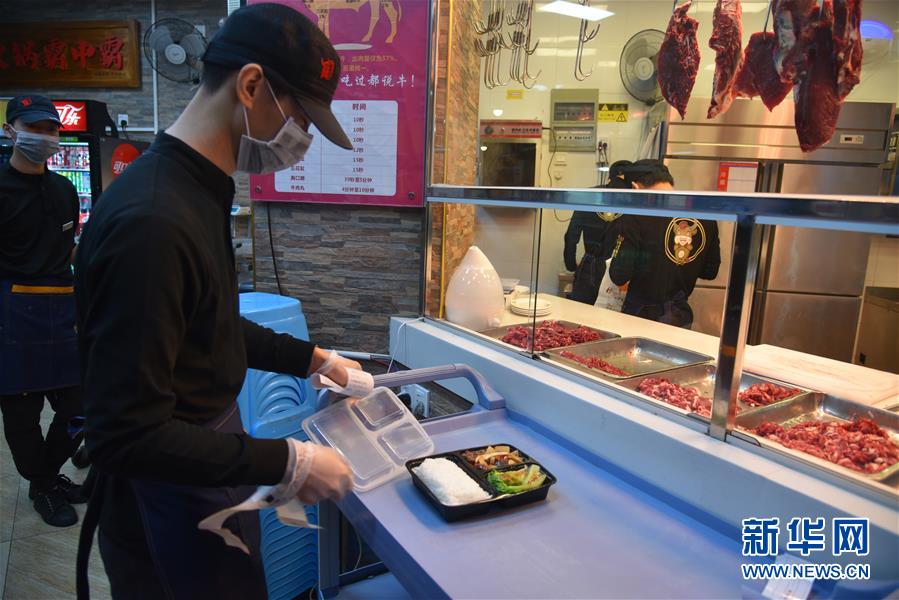 （聚焦復工復產·圖文互動）（3）觸網接單、開發簡餐、直播賣貨——餐企換招自救