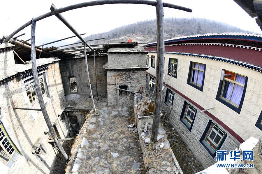 (新華全媒頭條·圖文互動)(6)一面國旗與三代人的守望——記西藏林芝市西日卡村的“紅色”傳承