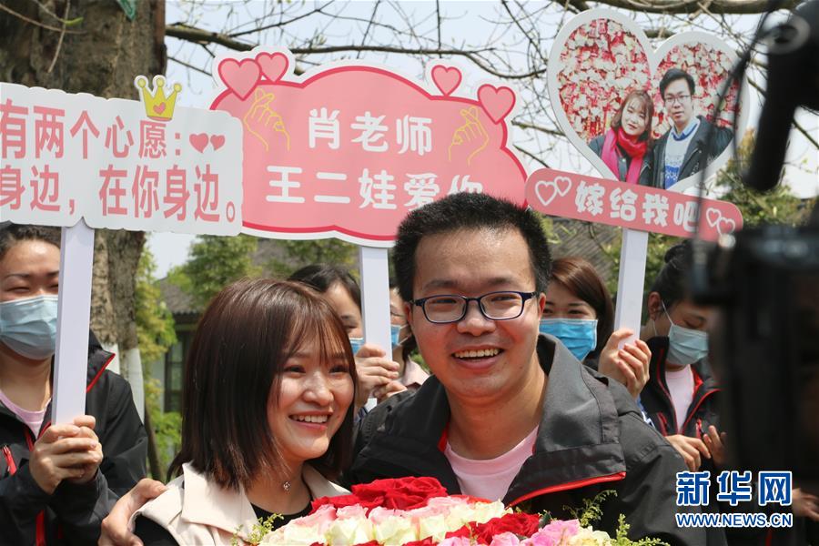 （新華全媒頭條·圖文互動）（12）“我看不見你的樣子，但我知道你是誰”——寫在國際護士節(jié)來臨之際