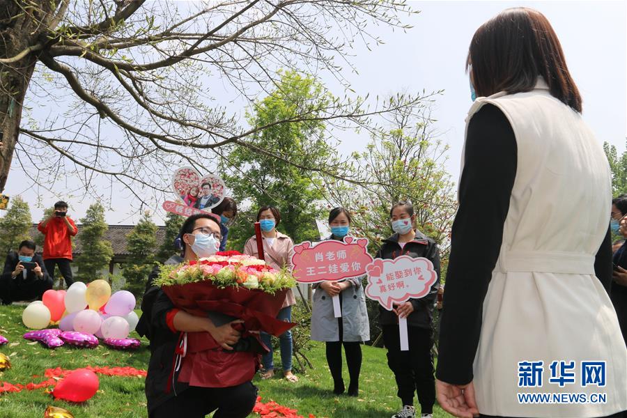 （新華全媒頭條·圖文互動）（13）“我看不見你的樣子，但我知道你是誰”——寫在國際護士節(jié)來臨之際