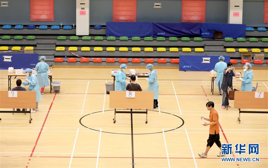 （圖文互動）（4）“身為醫(yī)護人員一分子，應該出來幫忙”——參與新冠病毒社區(qū)檢測的香港醫(yī)護人員速寫