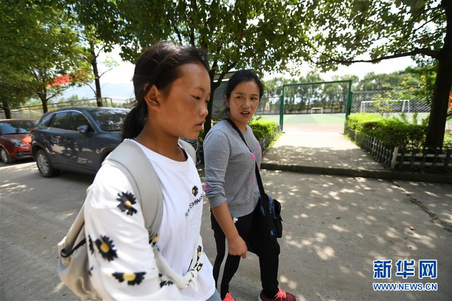 （熱點鮮報·圖文互動）（1）為了大涼山的下一代，她奔赴在助學路上