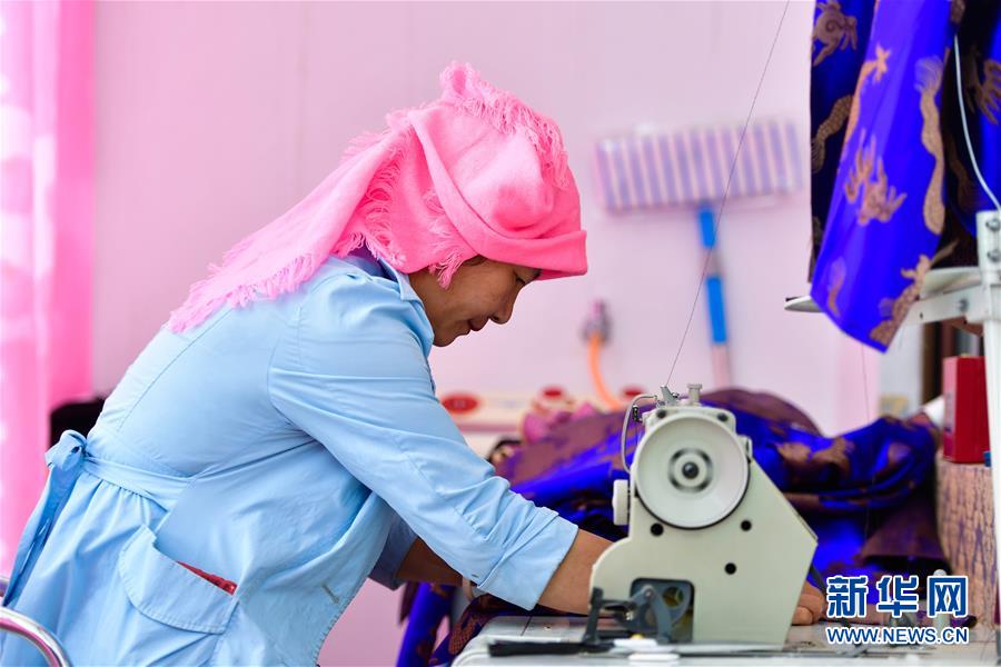 (新華全媒頭條·走向我們的小康生活·圖文互動)(4)綠色繪就三江源——來自青海脫貧奔小康一線的蹲點報告