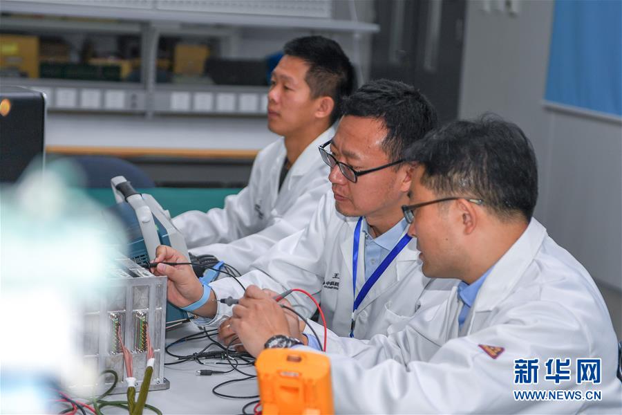 (在習(xí)近平新時(shí)代中國(guó)特色社會(huì)主義思想指引下——新時(shí)代新作為新篇章·習(xí)近平總書(shū)記關(guān)切事·圖文互動(dòng))(2)終不悔為國(guó)為民,攀高峰只爭(zhēng)朝夕——來(lái)自科學(xué)家們的動(dòng)人故事