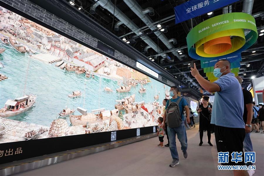 (新華全媒頭條·圖文互動)(13)奮斗結碩果,再寫新篇章——寫在共和國71周年華誕之際