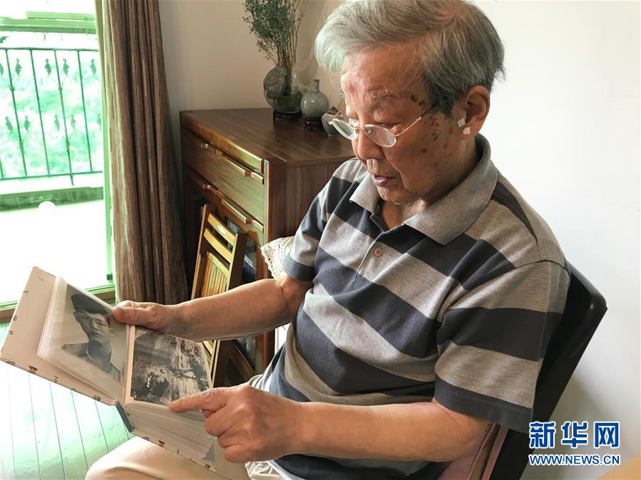 （紀(jì)念抗美援朝70周年·圖文互動(dòng)）戰(zhàn)地金達(dá)萊，花兒為誰(shuí)開(kāi)？——記志愿軍老戰(zhàn)士文工隊(duì)員任紅舉