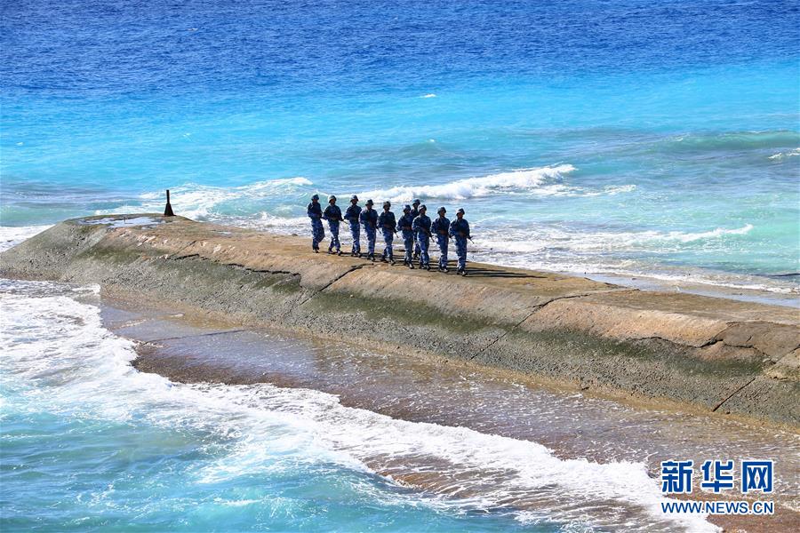 （新華全媒頭條·圖文互動）（10）沿著中國特色強軍之路闊步前進——黨中央、中央軍委領(lǐng)導推進國防和軍隊建設(shè)70年紀實