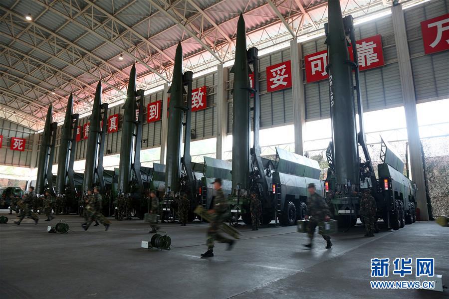 （新華全媒頭條·圖文互動）（11）沿著中國特色強軍之路闊步前進——黨中央、中央軍委領(lǐng)導推進國防和軍隊建設(shè)70年紀實