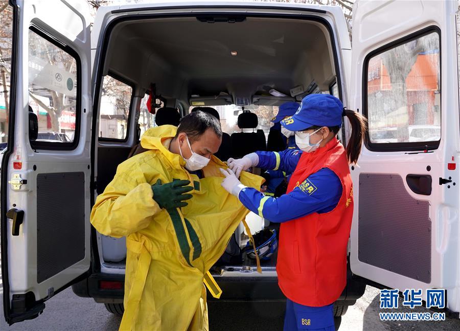 (習(xí)近平致敬的戰(zhàn)“疫”英雄·志愿者篇·圖文互動)(3)他們,微光成炬照征程