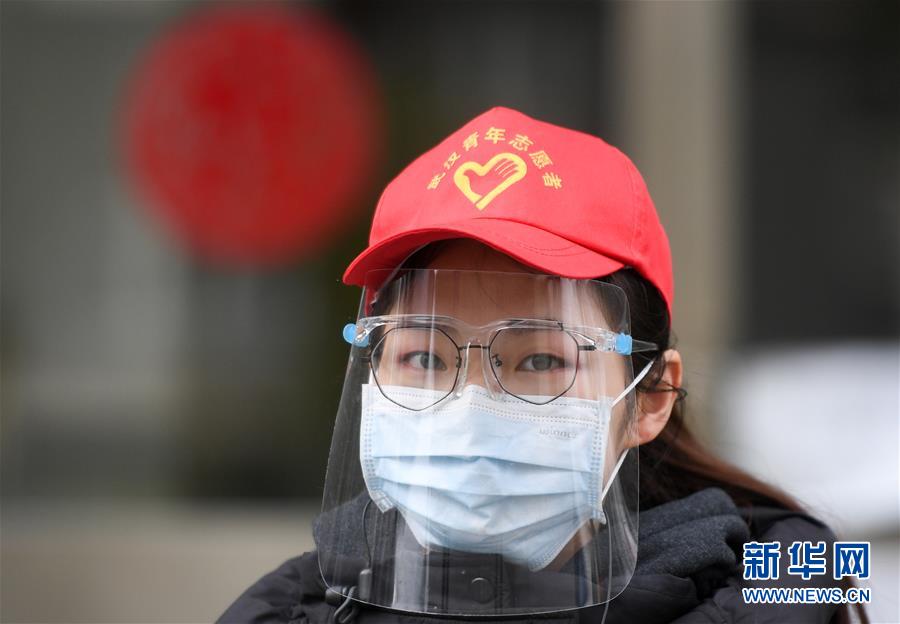 (習(xí)近平致敬的戰(zhàn)“疫”英雄·志愿者篇·圖文互動)(4)他們,微光成炬照征程