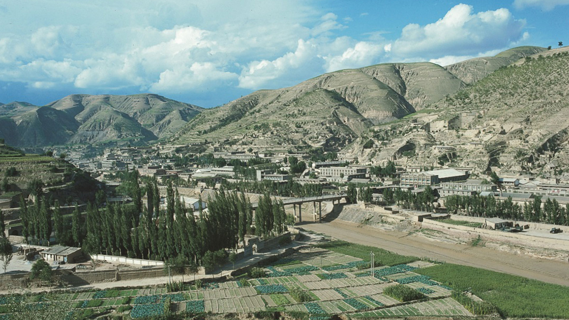 “長征”“萬里長征”“二萬五千里長征”最早出現在什么時候？