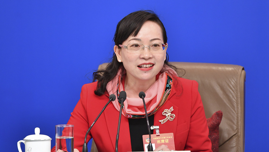 全國政協委員、湖南省湘西土家族苗族自治州政協副主席 石紅